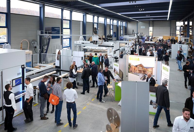 Bild 1: Branchentreffpunkt für den Holzbau bei WEINMANN in St. Johann-Lonsingen.