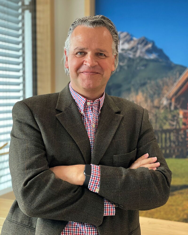 Alexander Neuss lenkt seit April 2015 als Managing Director die Geschicke der SEMA Group. SEMA ist der weltweit führende Anbieter von Softwarelösungen in der Holzbaubranche, im Treppenbau und dem blechverarbeitenden Gewerbe.
